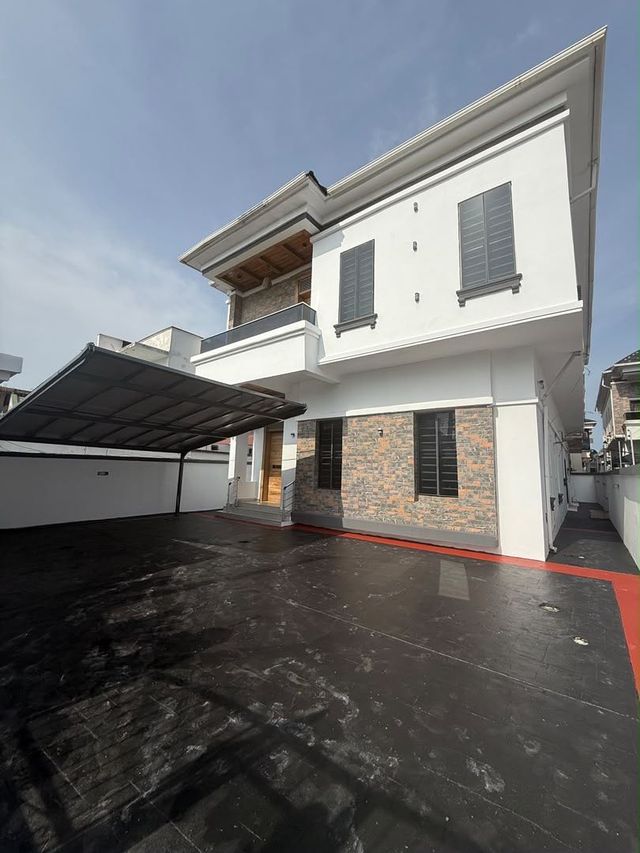 Detached in Ikota, Lagos