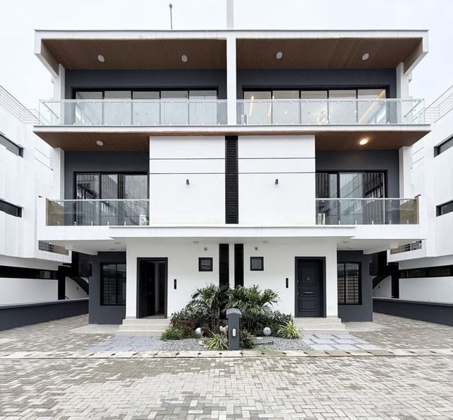 Semi-detached in Old Ikoyi, Lagos