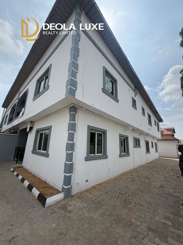 Detached in Lekki Phase 1, Lagos