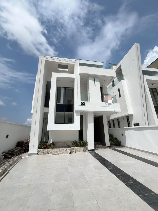 Detached in Lekki Phase 1, Lagos