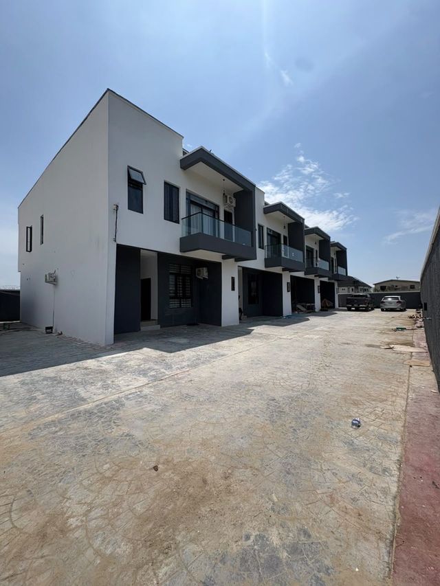Terrace in Lekki Scheme 2, Lagos