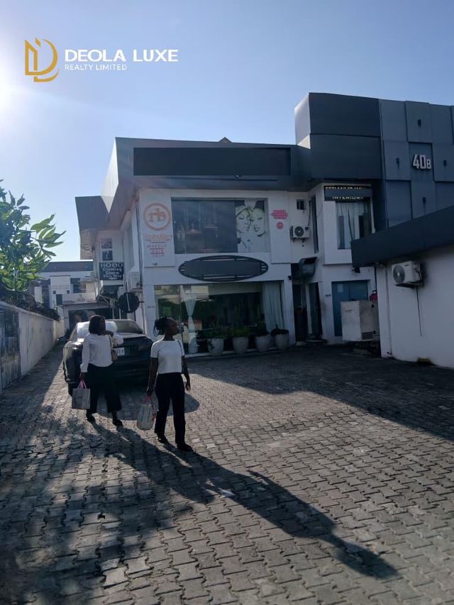Shop in Lekki Phase 1, Lagos