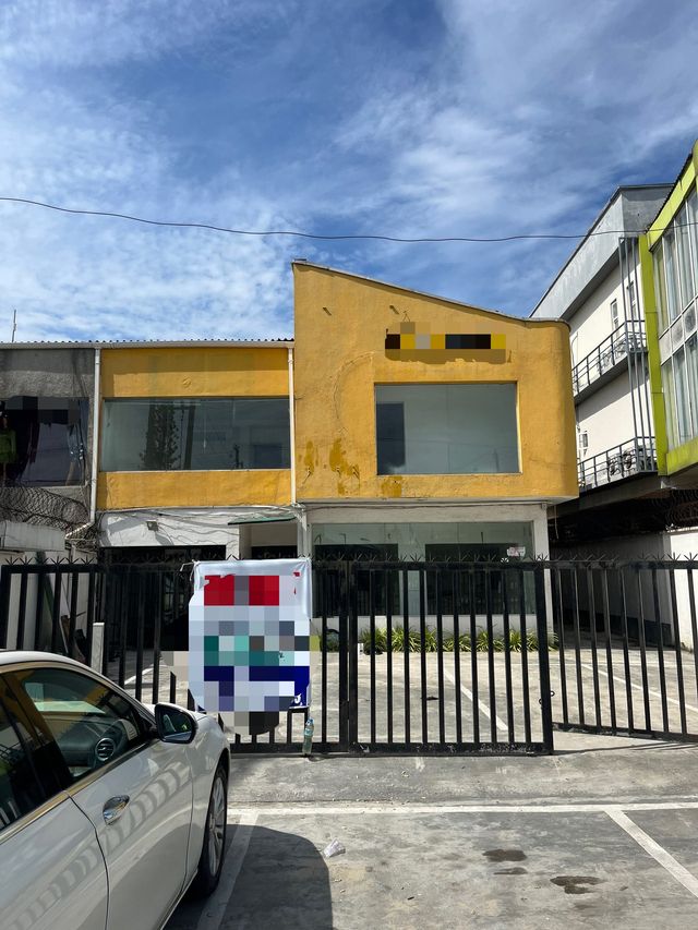 Shop in Lekki Phase 1, Lagos