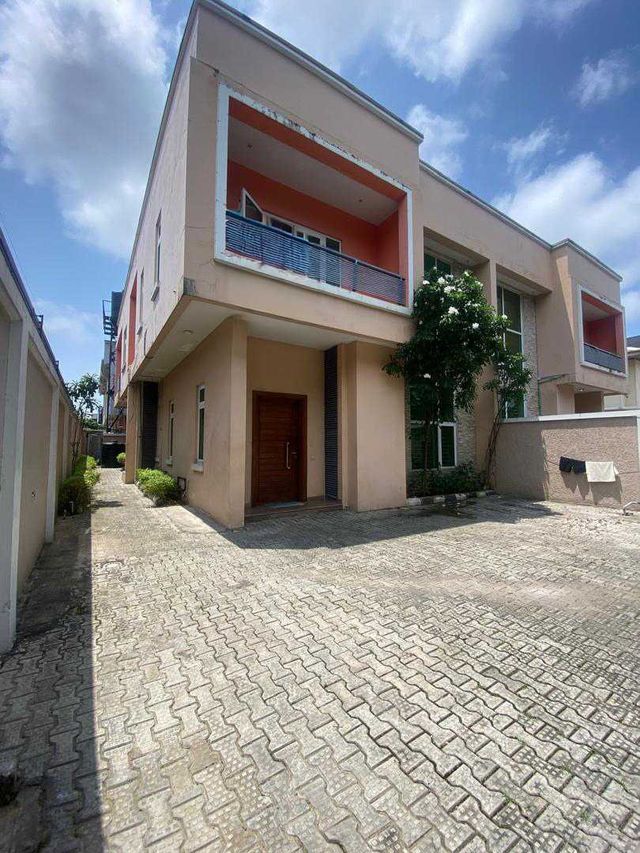 Office space in Admiralty Road, Lagos